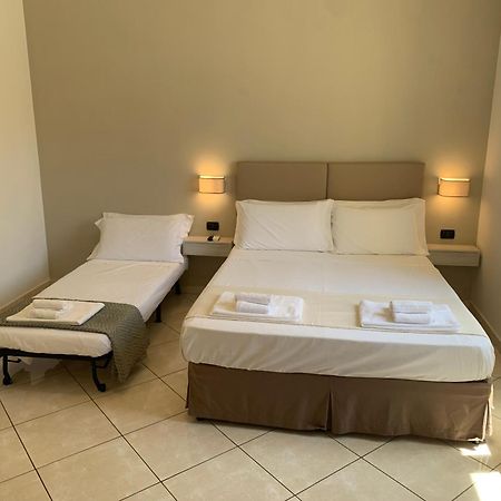 Tuanis Hotel Наполи Екстериор снимка