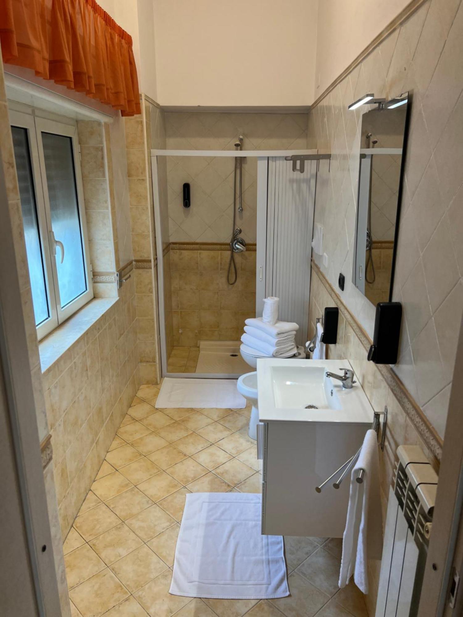 Tuanis Hotel Наполи Екстериор снимка