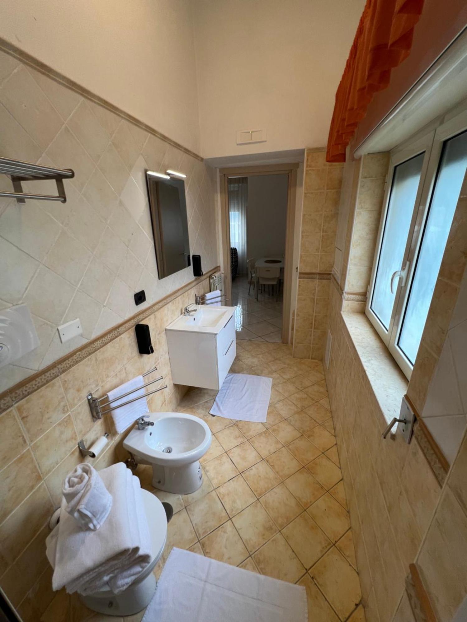 Tuanis Hotel Наполи Екстериор снимка